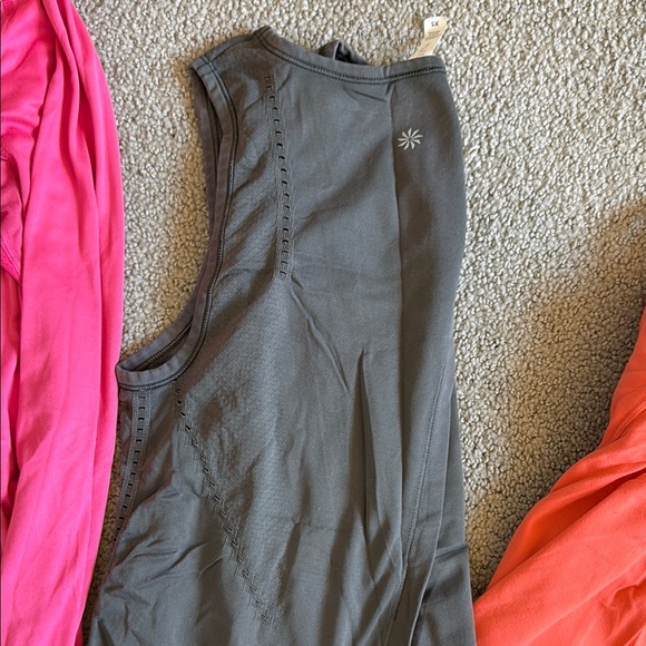 Women's Assorted Activewear Tops (Lulu Lemon) - Picture 9 of 9